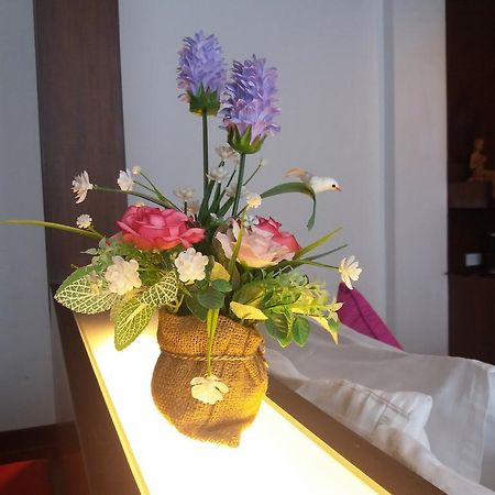 Nicha Suite Hua Hin Hotel Buitenkant foto