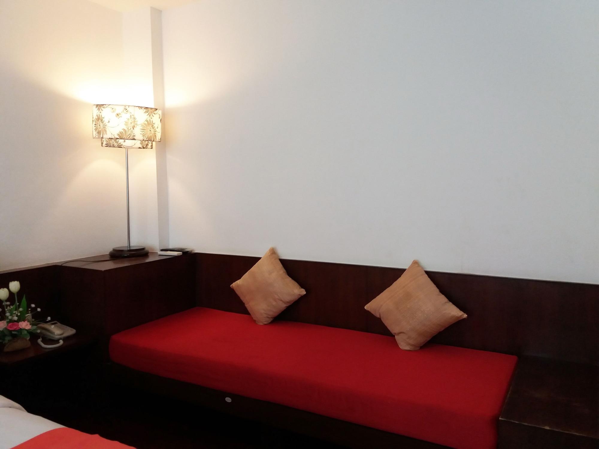 Nicha Suite Hua Hin Hotel Buitenkant foto